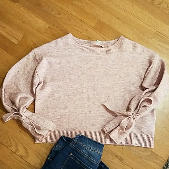 Forever 21 Sweaters - Sleeve tie sweater